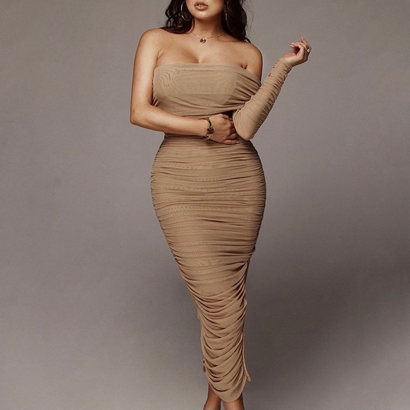 One Sleeve Ruched Midi Split Dress - Picture 2 of 9